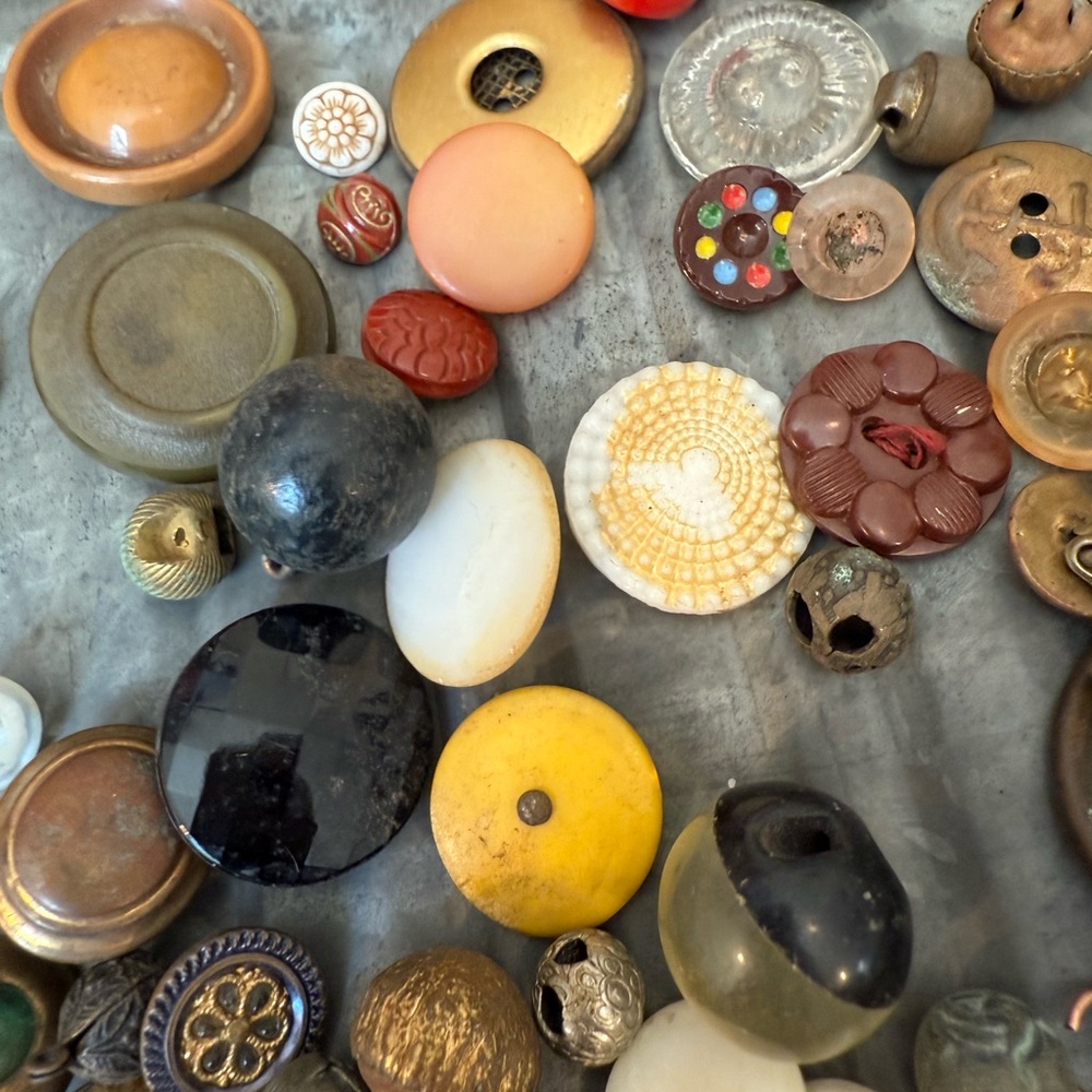 Vintage Button Collection - Picture 9 of 10